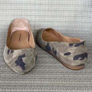 Lucky Brand Bethysa Camo Printed Suede Pointed Toe Ballet Flats Green Size 8.5